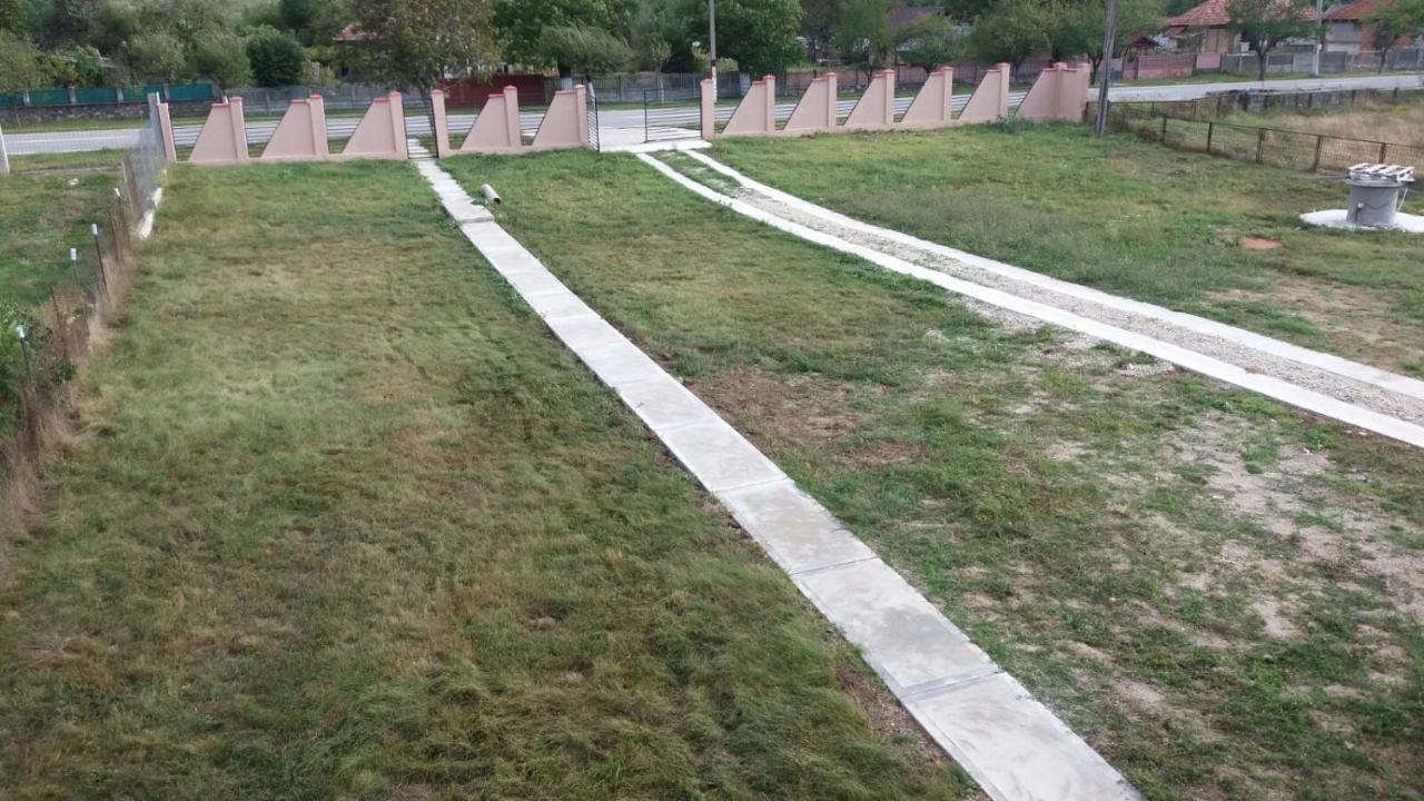 Pensiunea Aly Bumbesti Pitic Zewnętrze zdjęcie